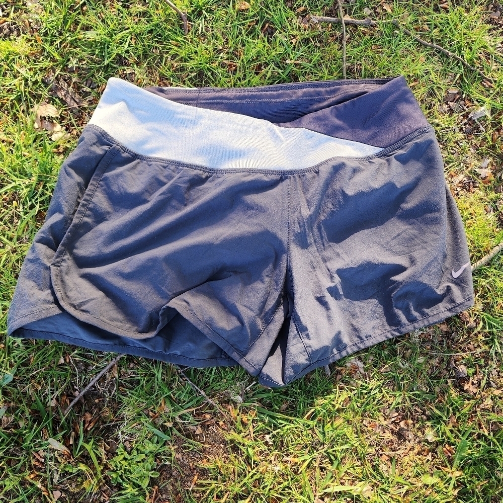 NIKE Womens DRI-FIT Gray Tempo Running Training Shorts Medium Stretch Gym